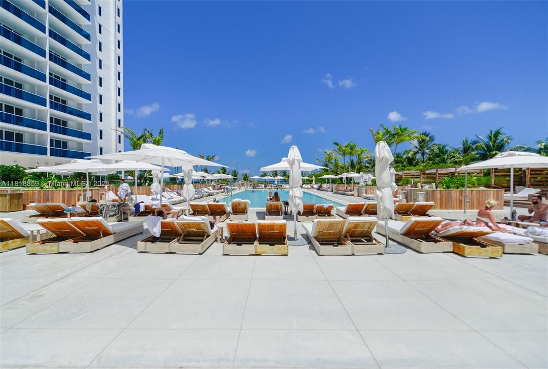 Active With Contract: $1,350,000 (1 beds, 1 baths, 850 Square Feet)