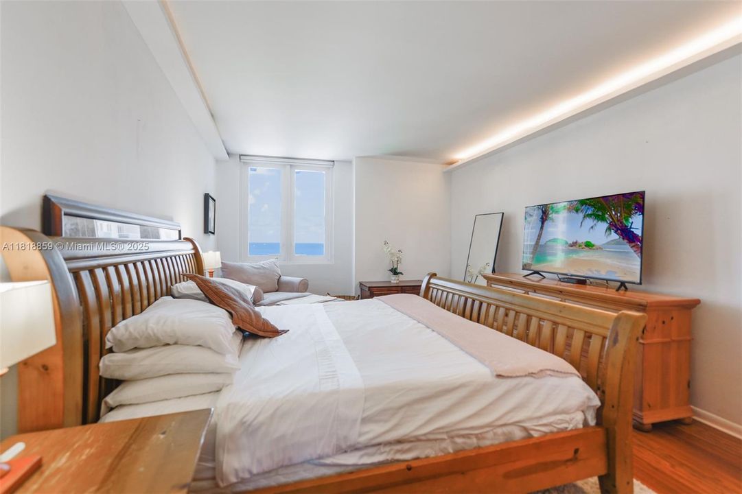 Active With Contract: $1,350,000 (1 beds, 1 baths, 850 Square Feet)