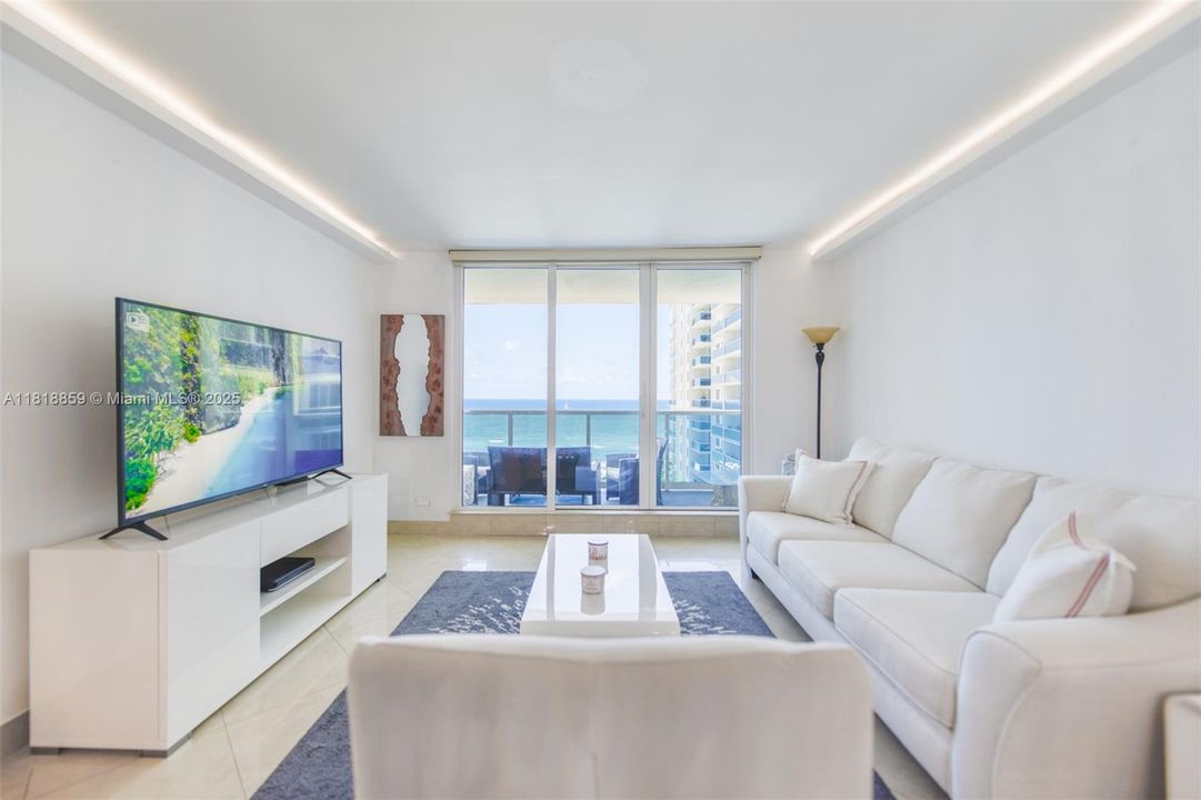 Active With Contract: $1,350,000 (1 beds, 1 baths, 850 Square Feet)