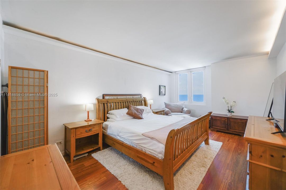 Active With Contract: $1,350,000 (1 beds, 1 baths, 850 Square Feet)