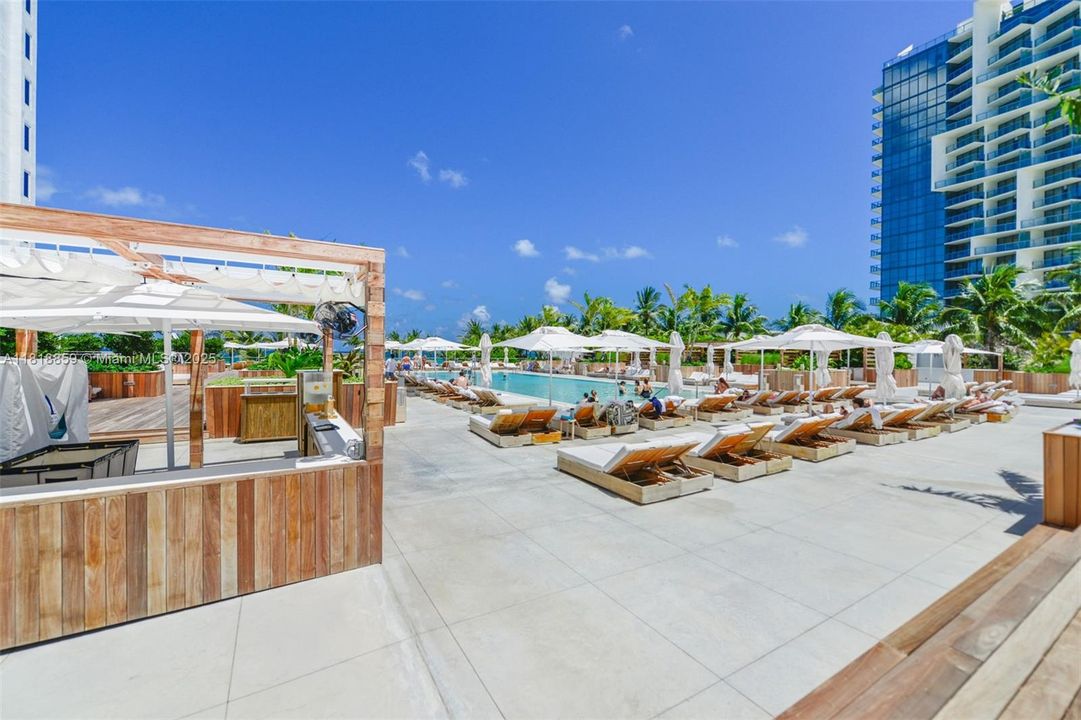 Active With Contract: $1,350,000 (1 beds, 1 baths, 850 Square Feet)