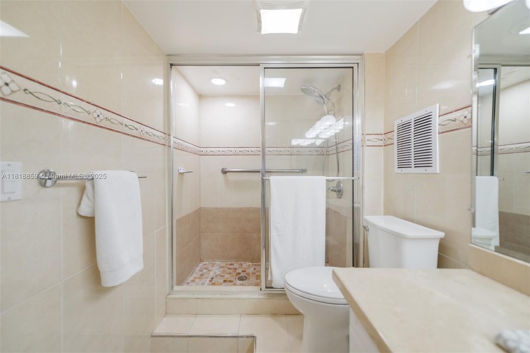 Active With Contract: $1,350,000 (1 beds, 1 baths, 850 Square Feet)