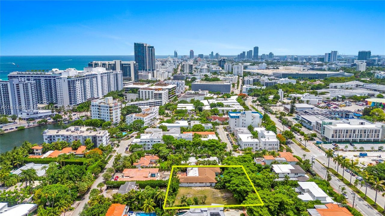 Vendido Recientemente: $6,000,000 (5 camas, 3 baños, 4510 Pies cuadrados)