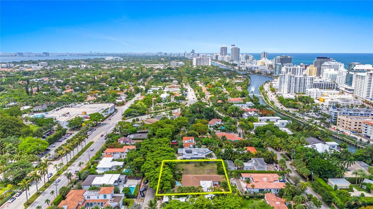 Vendido Recientemente: $6,000,000 (5 camas, 3 baños, 4510 Pies cuadrados)