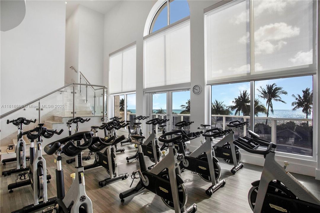 Под контрактом: $1,895,000 (2 спален, 2 ванн, 1380 Квадратных фут)