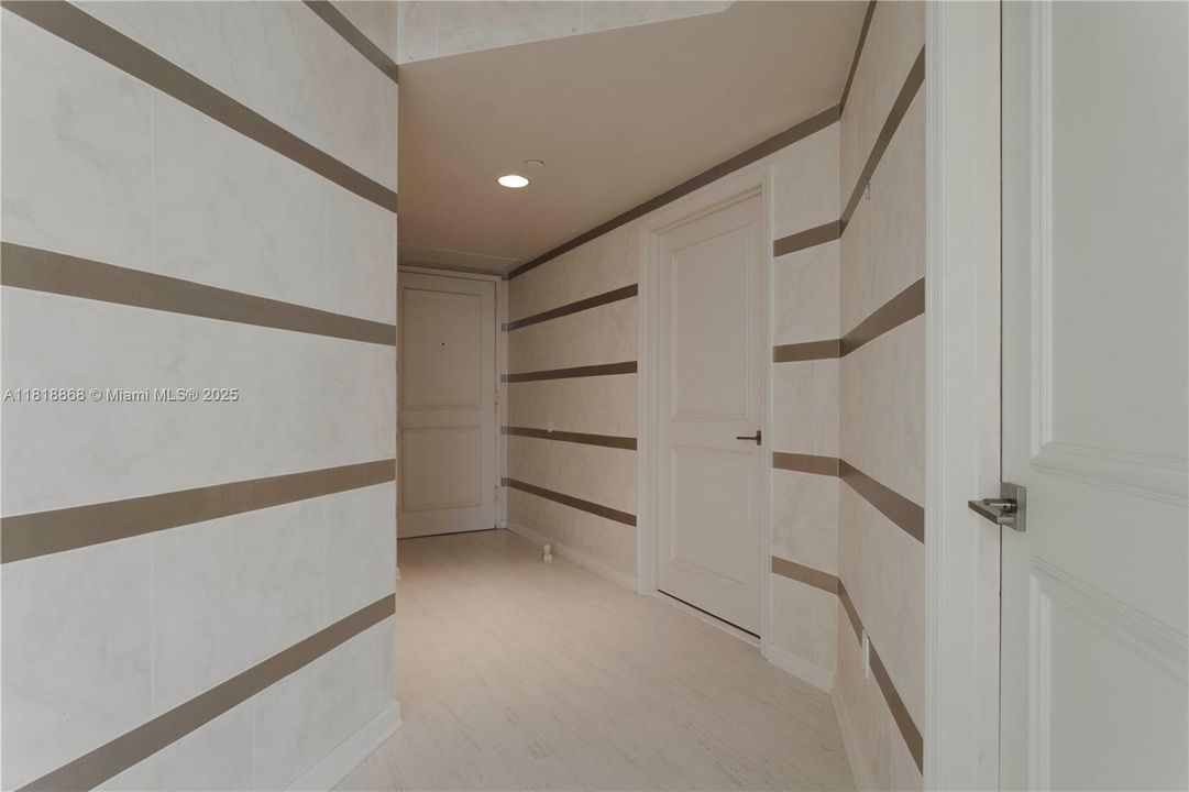 Под контрактом: $1,895,000 (2 спален, 2 ванн, 1380 Квадратных фут)