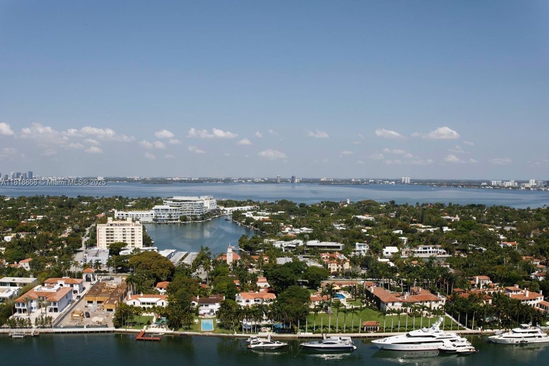 Под контрактом: $1,895,000 (2 спален, 2 ванн, 1380 Квадратных фут)