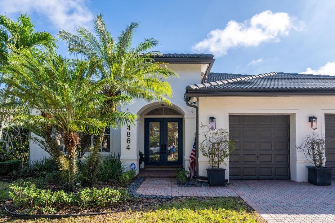 合同活跃: $1,325,000 (4 贝兹, 3 浴室, 3078 平方英尺)