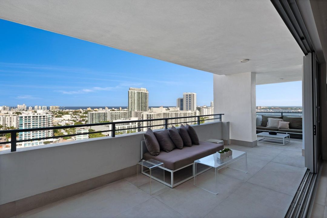 En Venta: $2,880,000 (2 camas, 2 baños, 1950 Pies cuadrados)