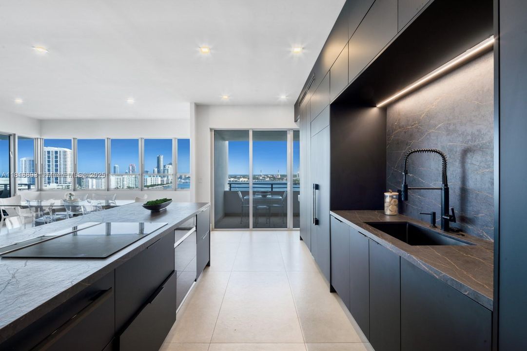 En Venta: $2,880,000 (2 camas, 2 baños, 1950 Pies cuadrados)
