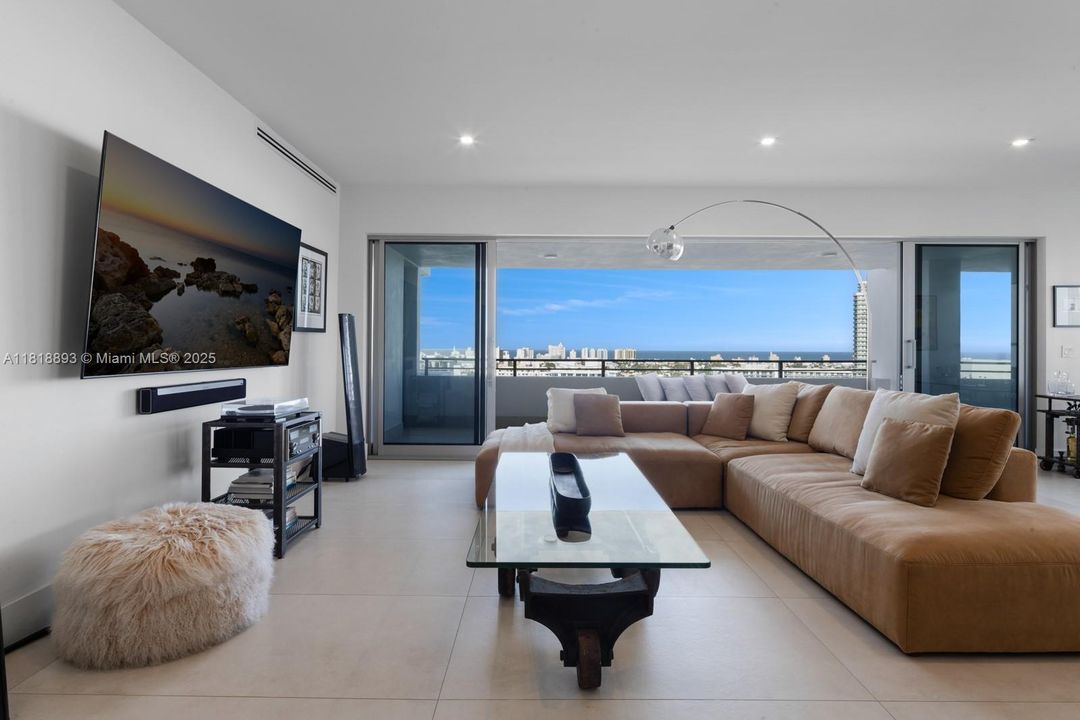En Venta: $2,880,000 (2 camas, 2 baños, 1950 Pies cuadrados)