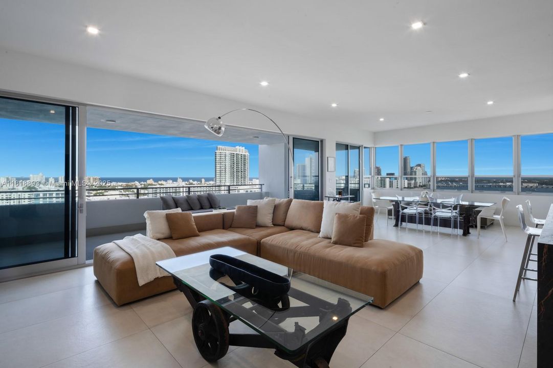 En Venta: $2,880,000 (2 camas, 2 baños, 1950 Pies cuadrados)