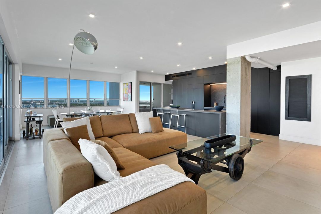 En Venta: $2,880,000 (2 camas, 2 baños, 1950 Pies cuadrados)