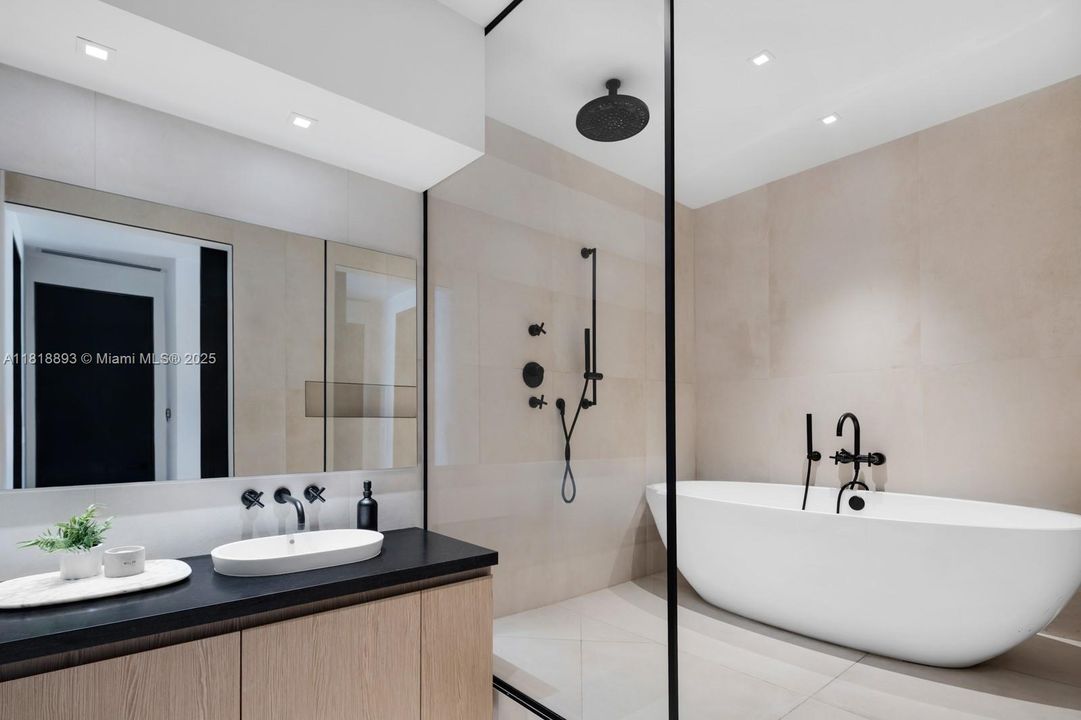 En Venta: $2,880,000 (2 camas, 2 baños, 1950 Pies cuadrados)