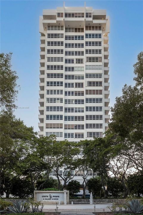 En Venta: $2,880,000 (2 camas, 2 baños, 1950 Pies cuadrados)
