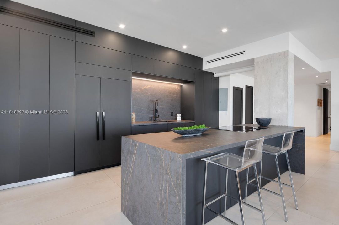 En Venta: $2,880,000 (2 camas, 2 baños, 1950 Pies cuadrados)