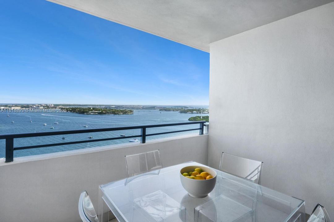 En Venta: $2,880,000 (2 camas, 2 baños, 1950 Pies cuadrados)