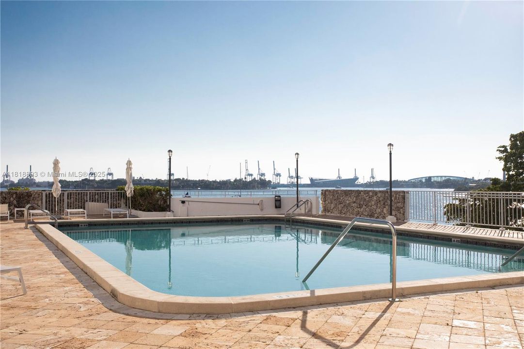 En Venta: $2,880,000 (2 camas, 2 baños, 1950 Pies cuadrados)
