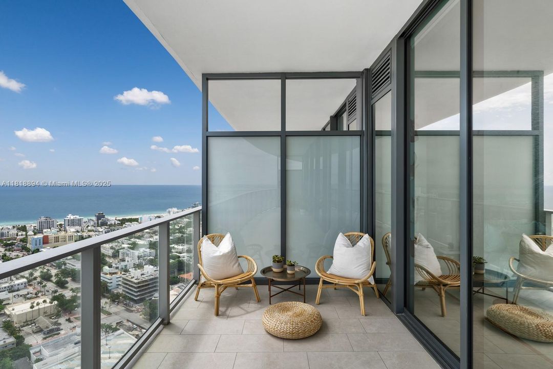 На продажу: $3,750,000 (2 спален, 2 ванн, 1434 Квадратных фут)