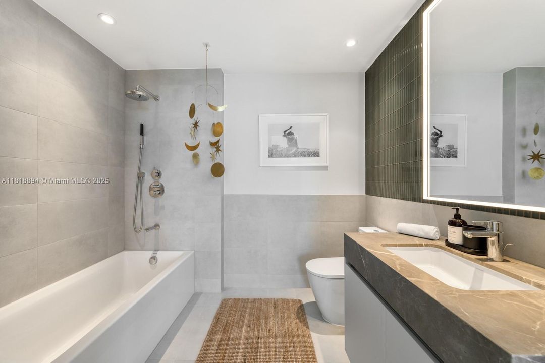 На продажу: $3,750,000 (2 спален, 2 ванн, 1434 Квадратных фут)