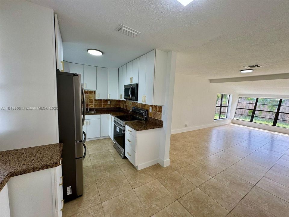 Recently Sold: $390,000 (2 beds, 1 baths, 959 Square Feet)