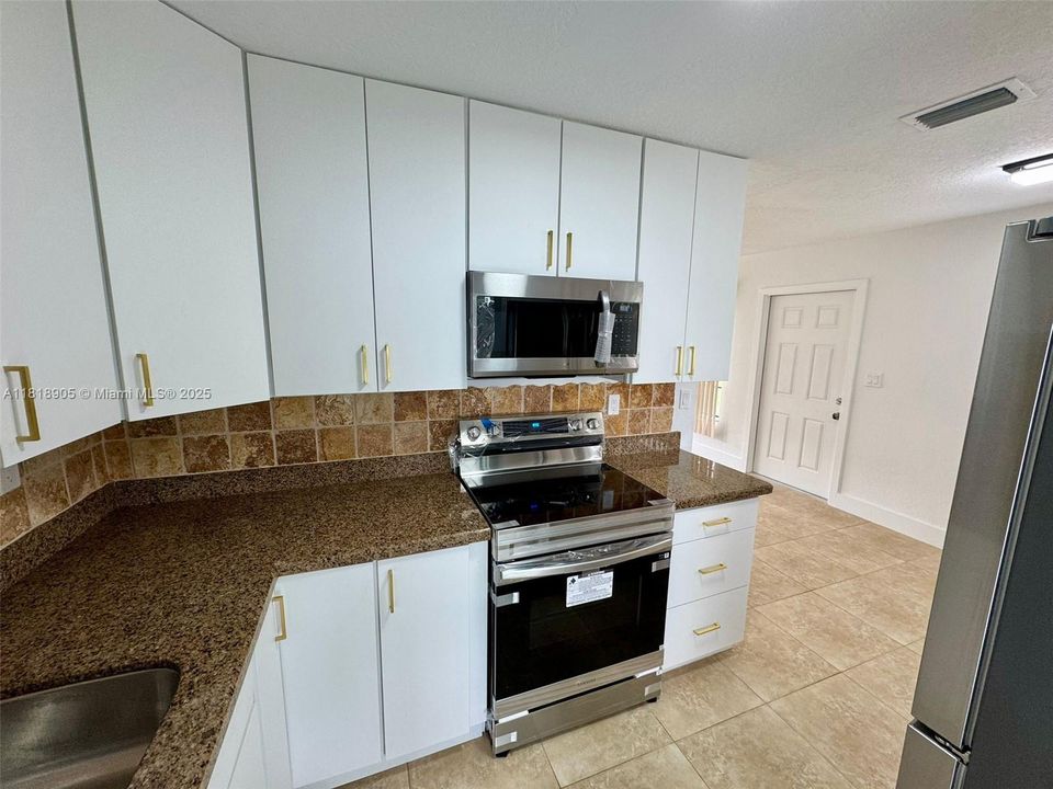 Recently Sold: $390,000 (2 beds, 1 baths, 959 Square Feet)