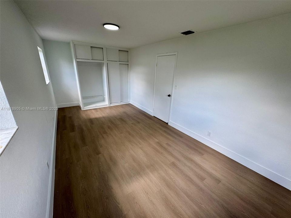 Recently Sold: $390,000 (2 beds, 1 baths, 959 Square Feet)