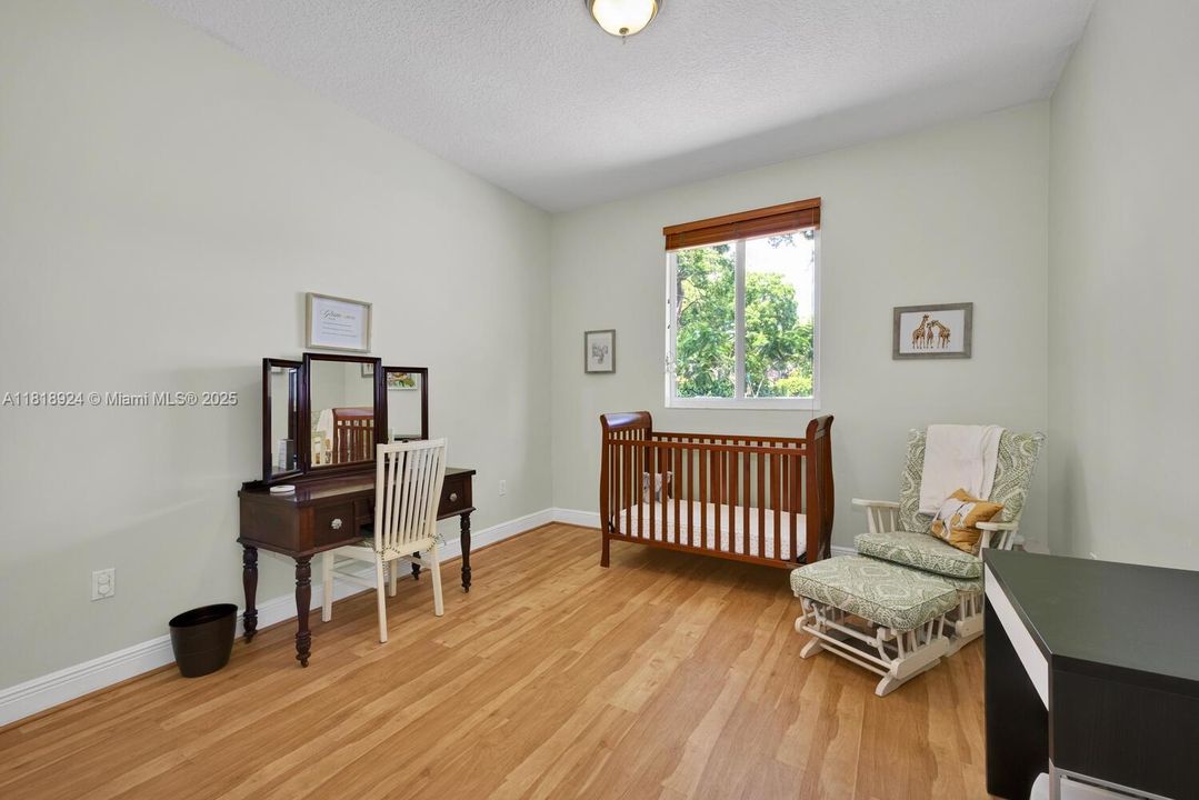 Active With Contract: $2,299,999 (5 beds, 3 baths, 3605 Square Feet)