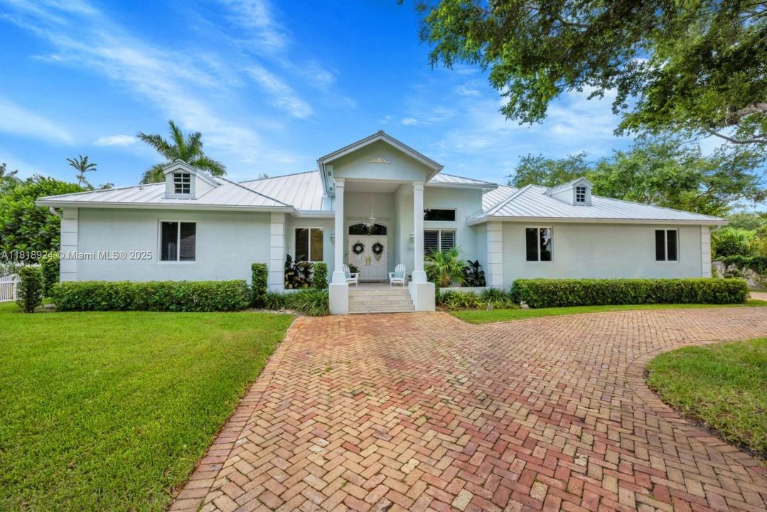 Active With Contract: $2,299,999 (5 beds, 3 baths, 3605 Square Feet)