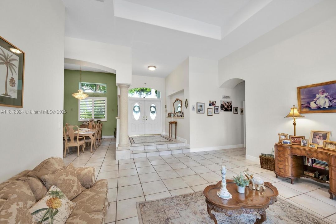 Active With Contract: $2,299,999 (5 beds, 3 baths, 3605 Square Feet)