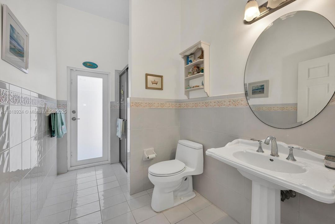 Active With Contract: $2,299,999 (5 beds, 3 baths, 3605 Square Feet)