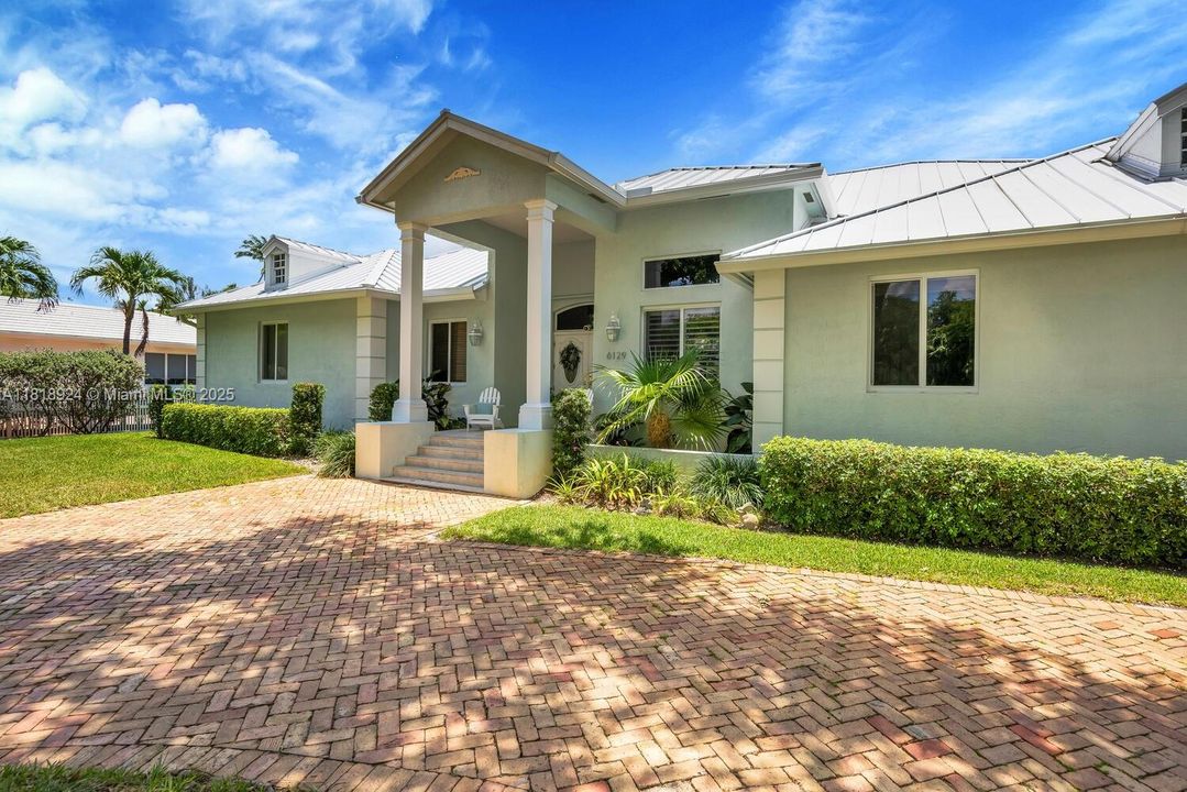 Active With Contract: $2,299,999 (5 beds, 3 baths, 3605 Square Feet)