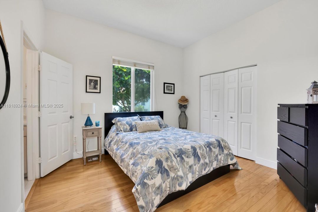 Active With Contract: $2,299,999 (5 beds, 3 baths, 3605 Square Feet)