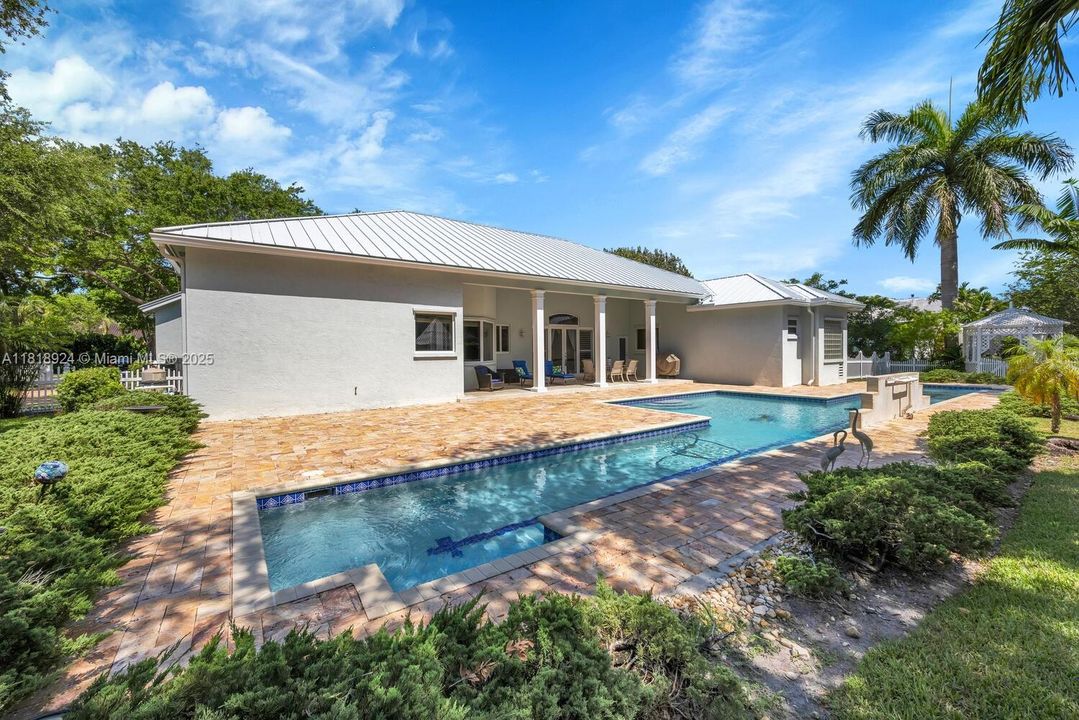 Active With Contract: $2,299,999 (5 beds, 3 baths, 3605 Square Feet)