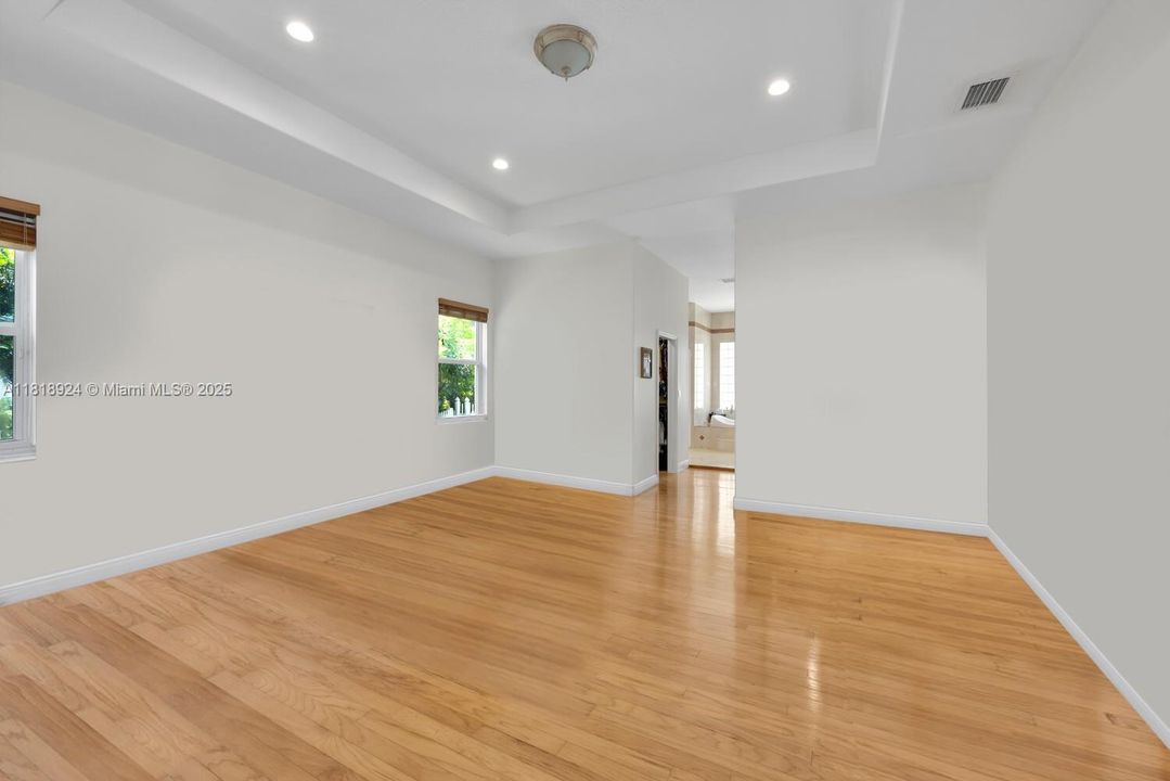 Active With Contract: $2,299,999 (5 beds, 3 baths, 3605 Square Feet)