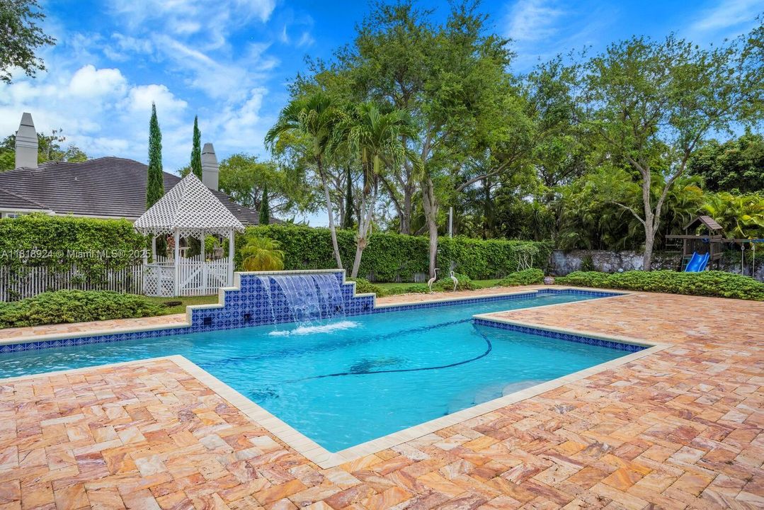 Active With Contract: $2,299,999 (5 beds, 3 baths, 3605 Square Feet)