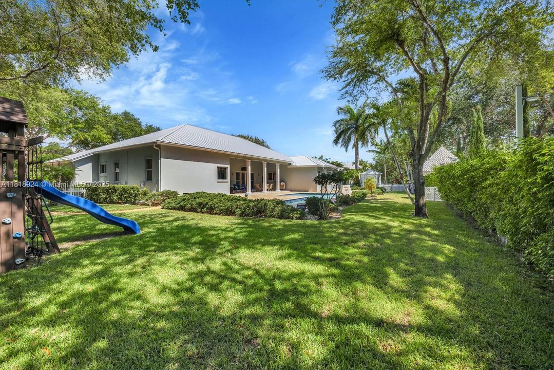 Active With Contract: $2,299,999 (5 beds, 3 baths, 3605 Square Feet)