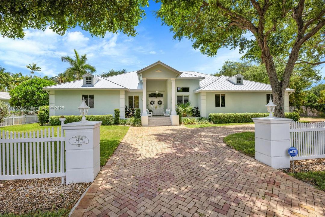 Active With Contract: $2,299,999 (5 beds, 3 baths, 3605 Square Feet)