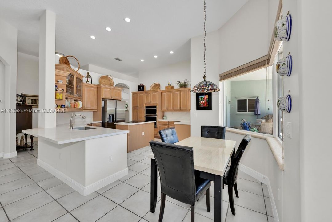 Active With Contract: $2,299,999 (5 beds, 3 baths, 3605 Square Feet)