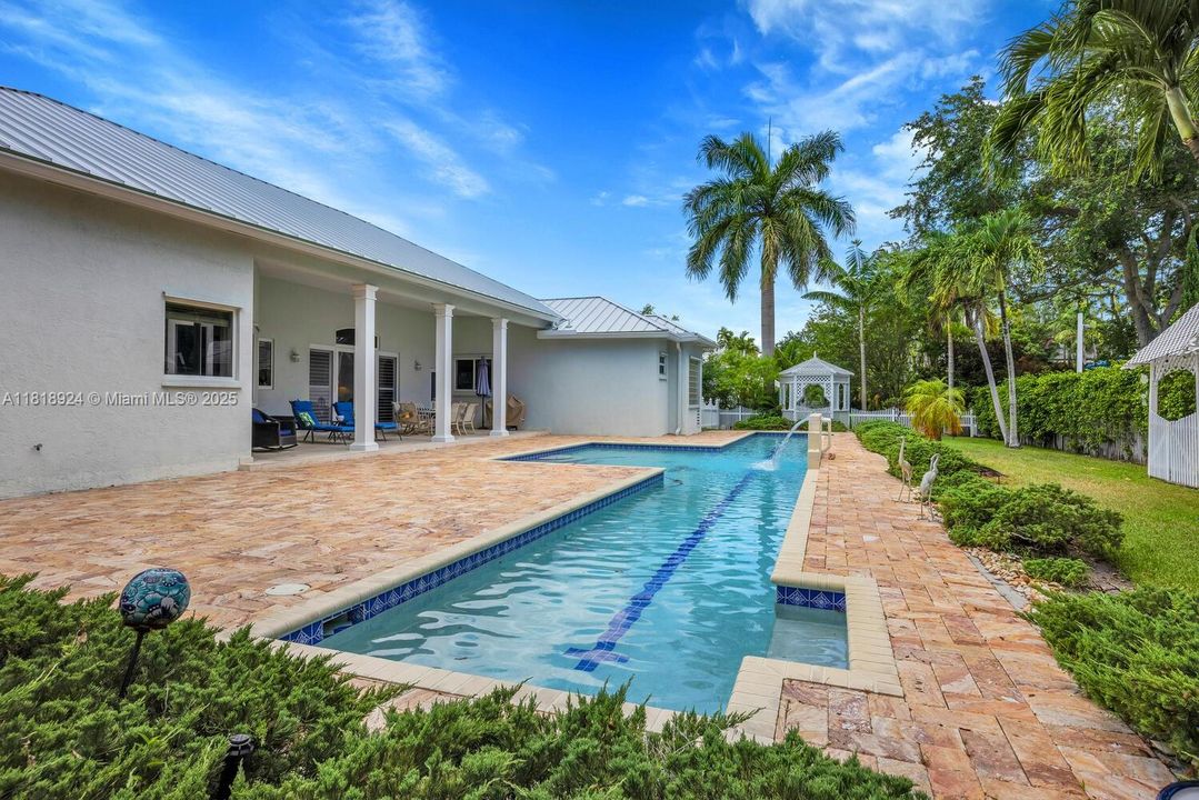 Active With Contract: $2,299,999 (5 beds, 3 baths, 3605 Square Feet)