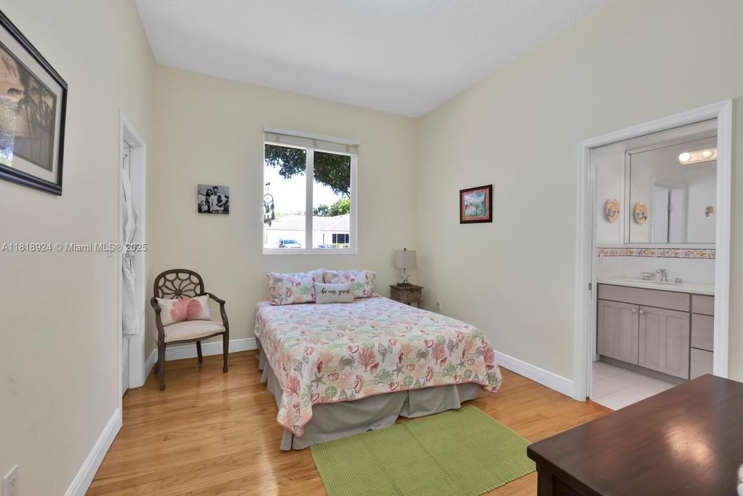 Active With Contract: $2,299,999 (5 beds, 3 baths, 3605 Square Feet)