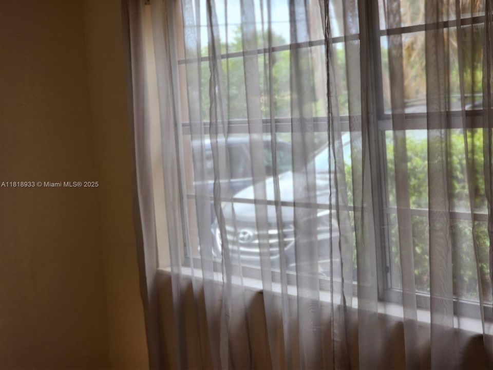 待售: $155,000 (2 贝兹, 2 浴室, 722 平方英尺)