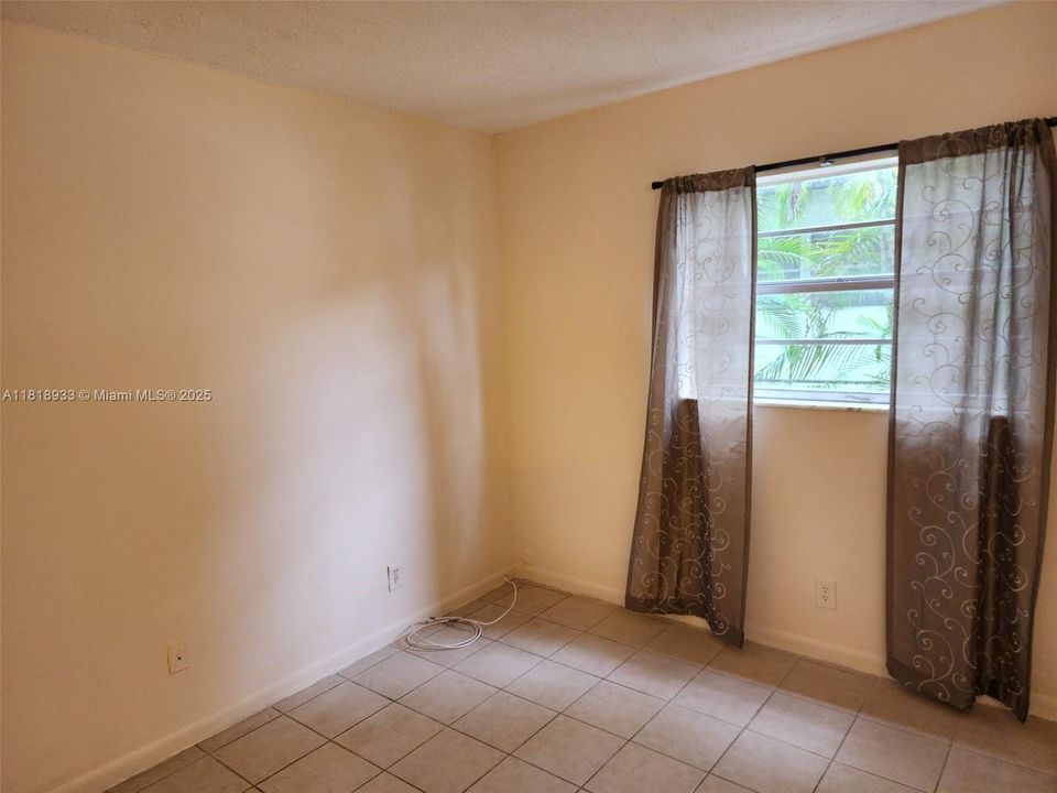 待售: $155,000 (2 贝兹, 2 浴室, 722 平方英尺)