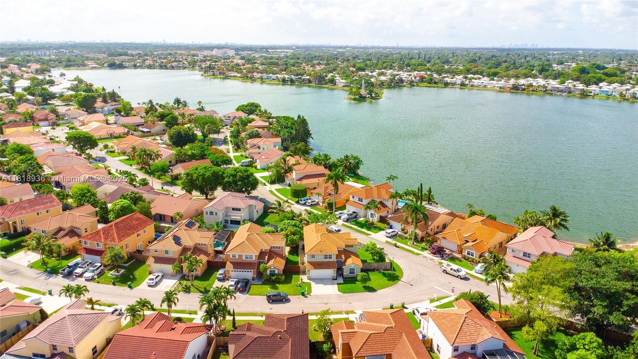 На продажу: $745,000 (4 спален, 3 ванн, 2364 Квадратных фут)