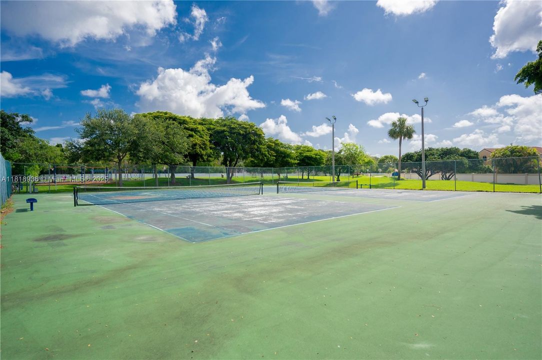 На продажу: $745,000 (4 спален, 3 ванн, 2364 Квадратных фут)