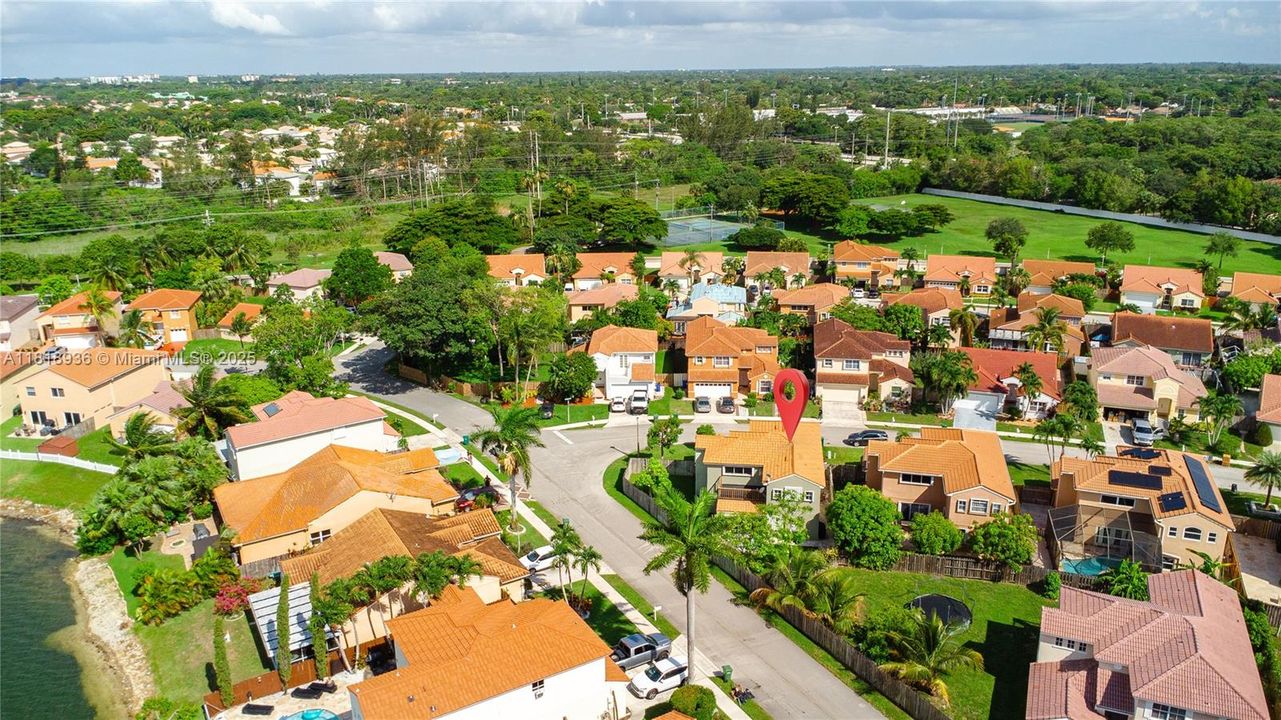 На продажу: $745,000 (4 спален, 3 ванн, 2364 Квадратных фут)