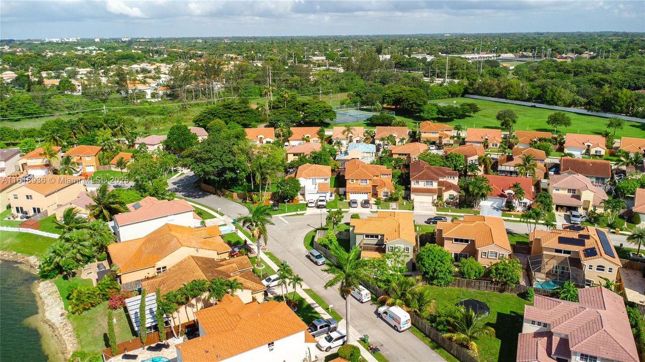 На продажу: $745,000 (4 спален, 3 ванн, 2364 Квадратных фут)