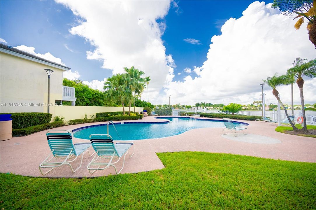 На продажу: $745,000 (4 спален, 3 ванн, 2364 Квадратных фут)