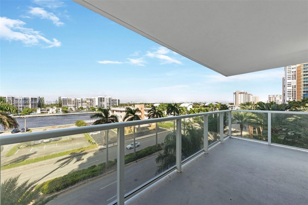 待售: $699,000 (2 贝兹, 2 浴室, 1768 平方英尺)