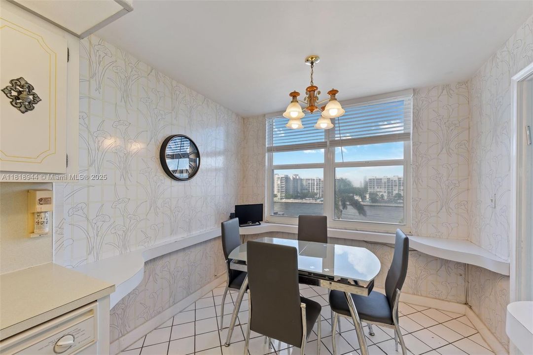 待售: $699,000 (2 贝兹, 2 浴室, 1768 平方英尺)